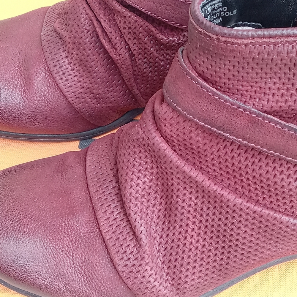 NIB Miz Mooz Suzy Leather Ankle Boots w/Buckle, 39 - Picture 8 of 8